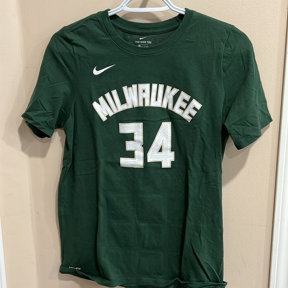 (11) Nike Tshirt